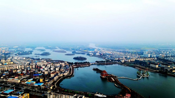 河南信阳市淮滨县春日里的城市工笔画