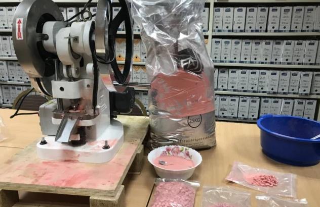 法国警方突袭缴获“百万欧元毒品” 分析后发现是糖果粉末