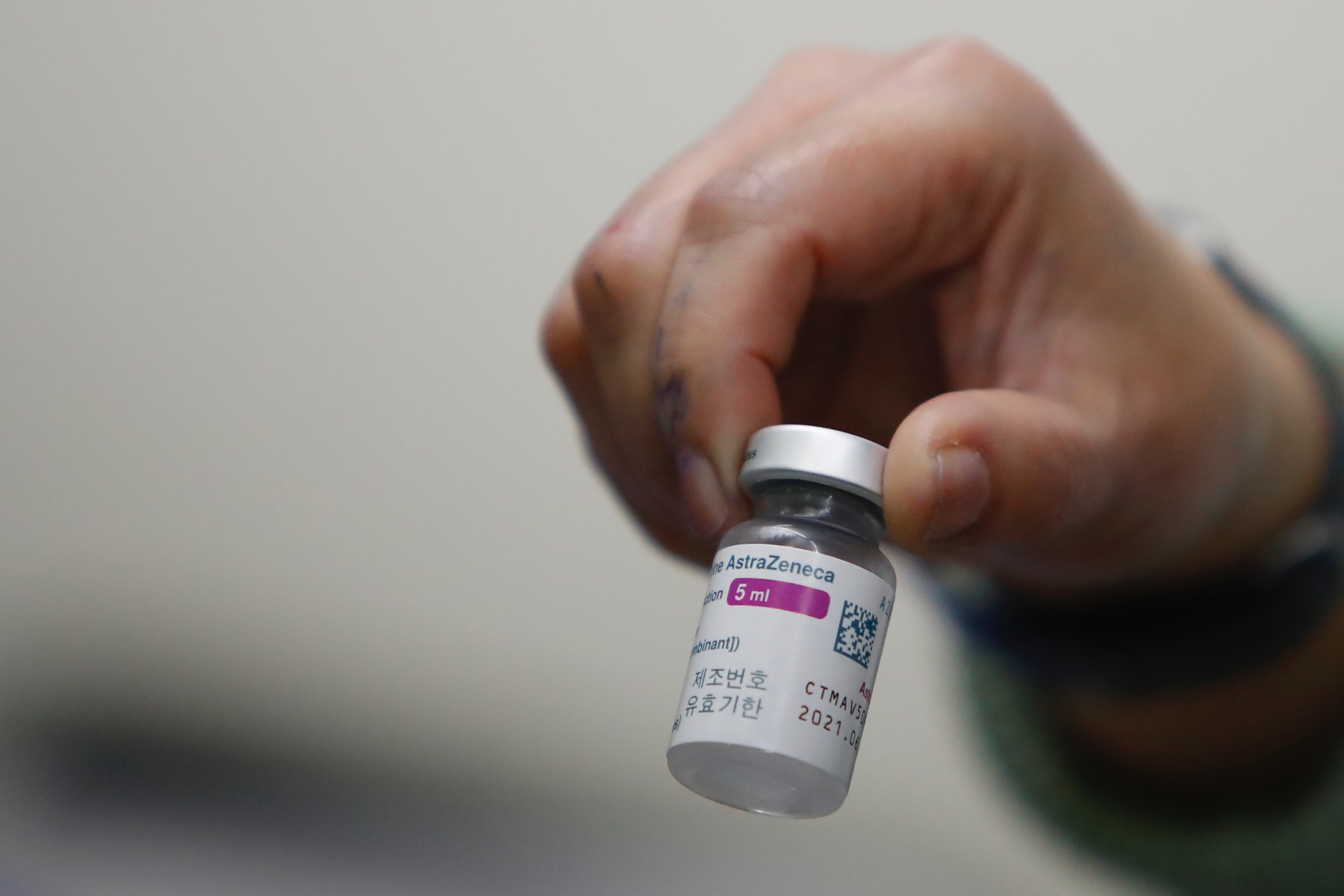 法国药品安全局：两人接种阿斯利康疫苗后出现血栓死亡