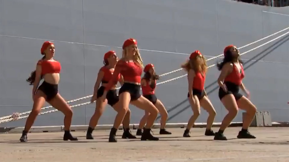 澳海军仪式上性感热舞截图
