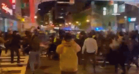 美国华盛顿唐人街爆发冲突：示威者与警方撕打 多人被捕（图）