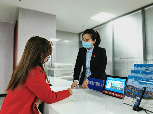 专人指导,无线网络,免费复印,帮办代办,即申即批,批后指南,企业管家