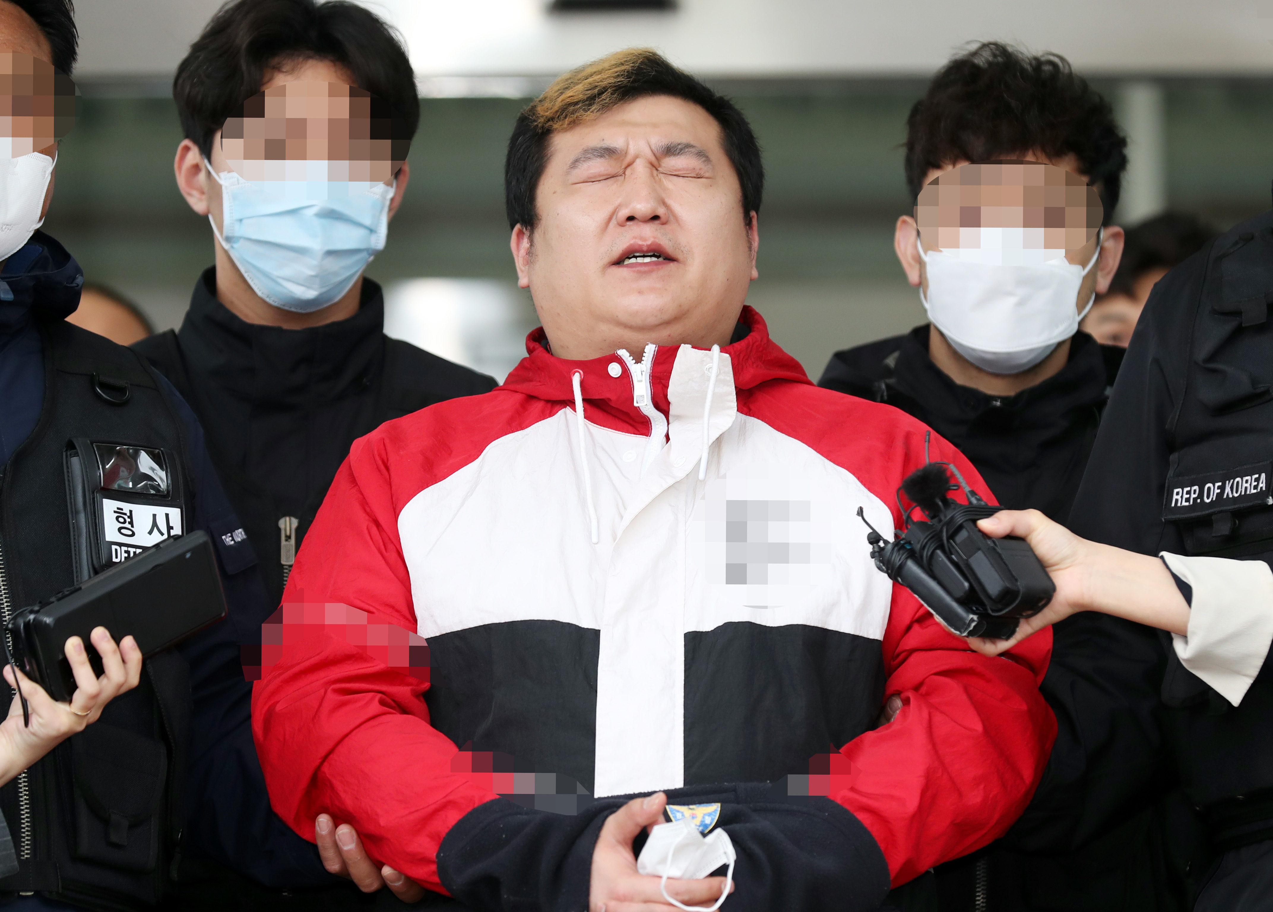 韩国黑帮出身老板杀死顾客后分尸 被抓后鞠躬：我错了！