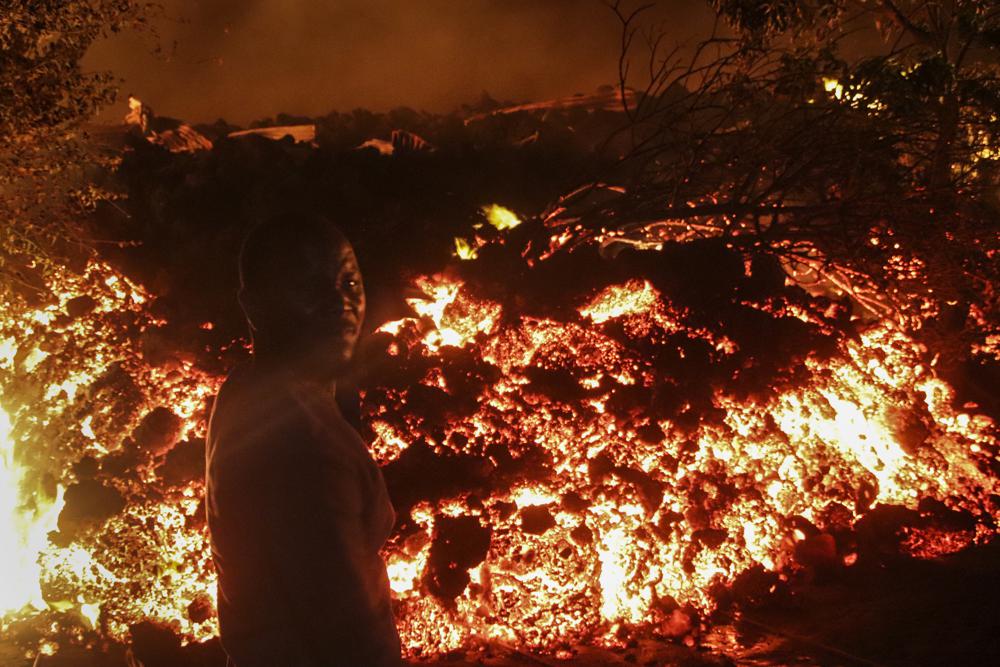 刚果（金）尼拉贡戈火山喷发已致15人死亡 170多名儿童或失踪