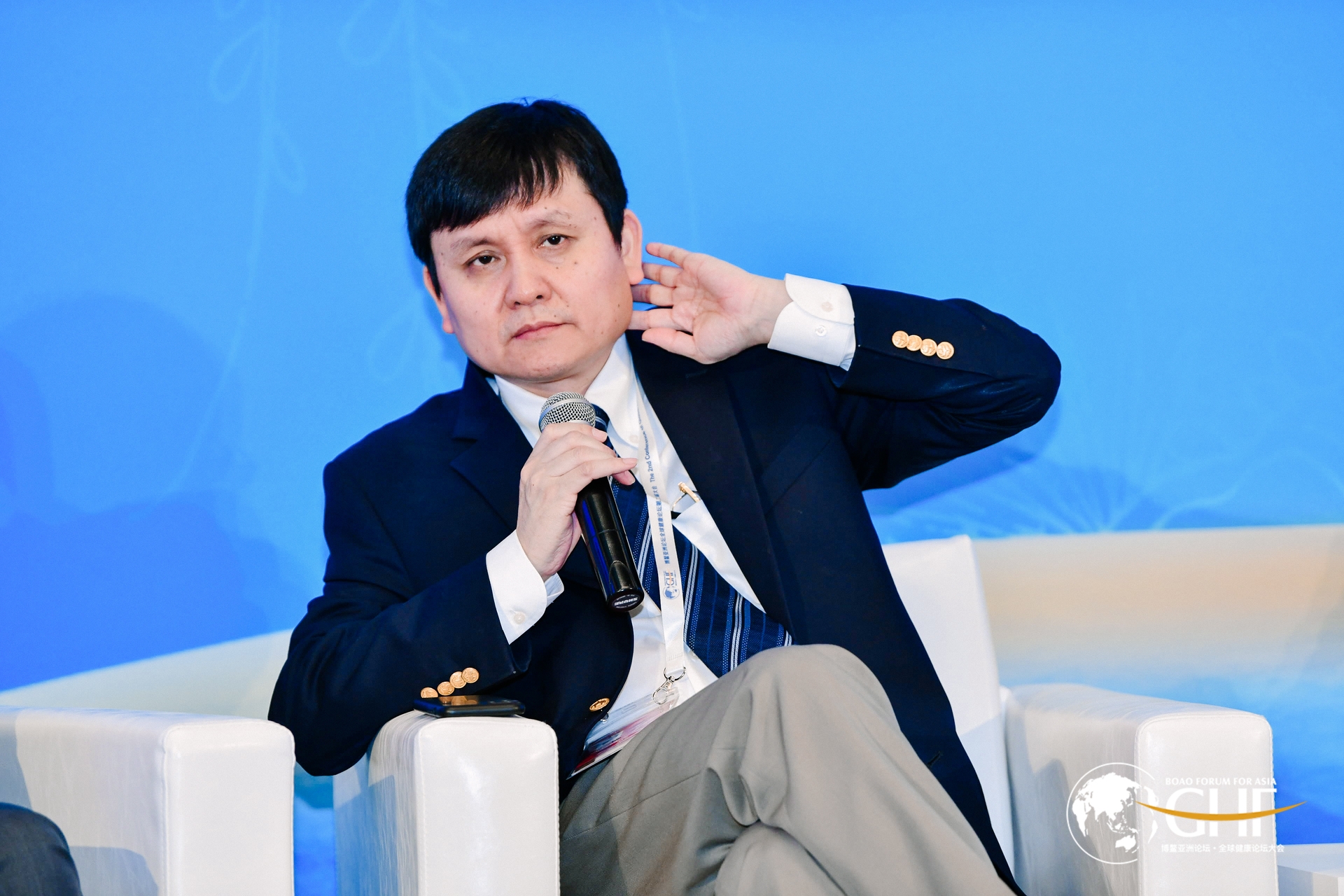 张文宏:今年底明年初,国内疫苗接种全部结束才应考虑开放 - 资讯 - 海外网
