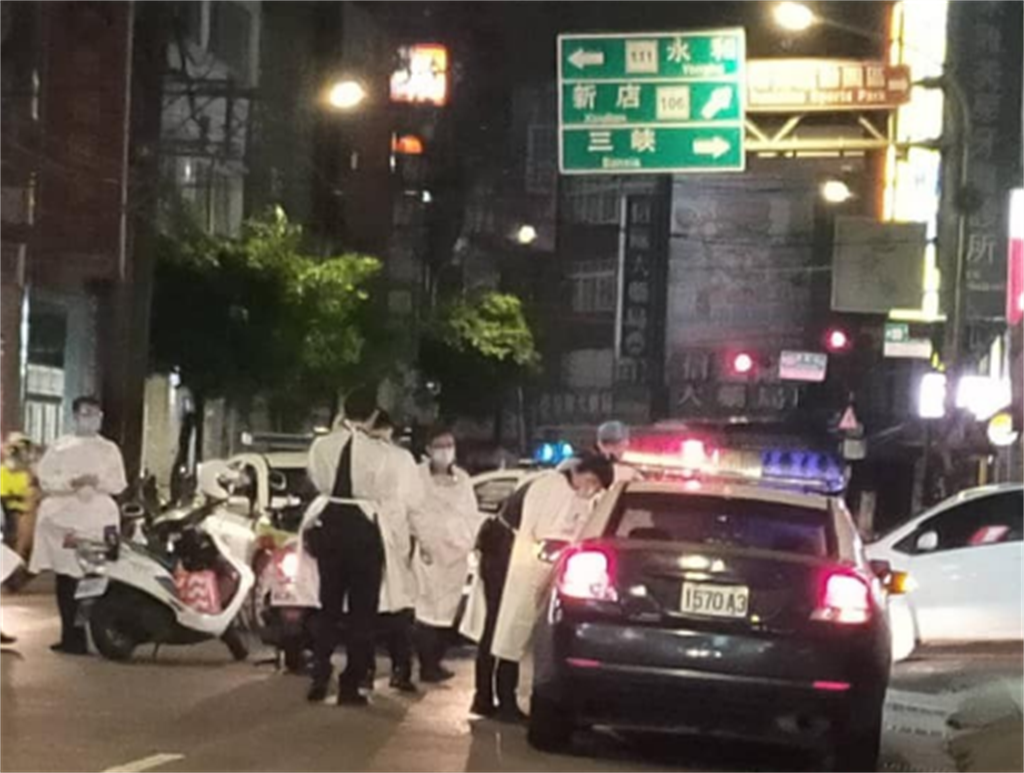 台湾男子居家隔离逃跑撞车 大批警察穿防护服围捕（图）