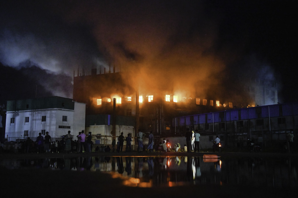 孟加拉国食品饮料厂大火已致52人死