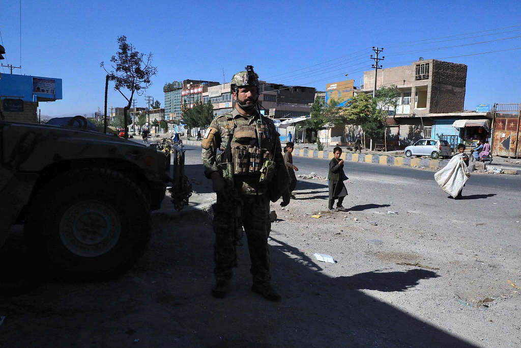 阿富汗安全人员在街边站岗（资料图）