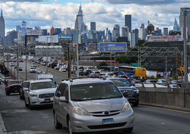 美国上半年交通死亡人数增长18% 交通部长称是“一场危机”