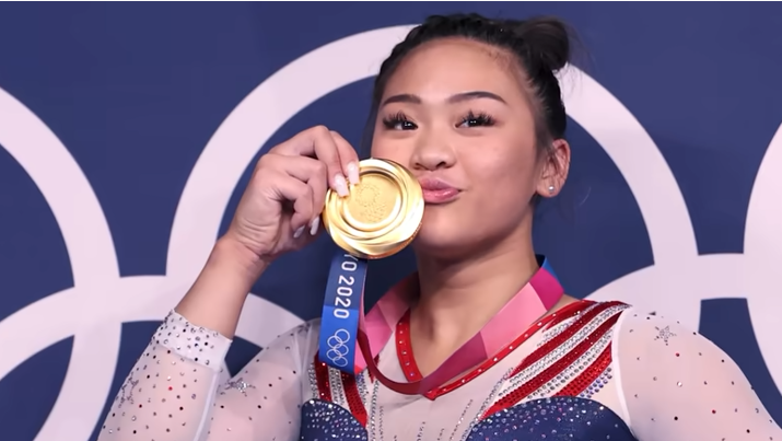 美国亚裔奥运冠军街头遭种族歧视攻击 被喷胡椒粉
