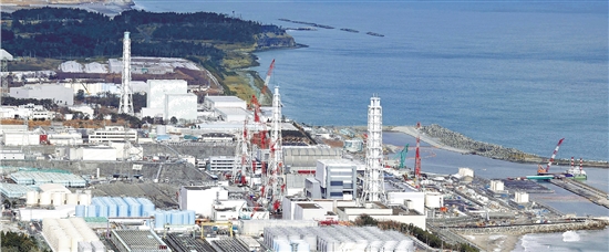 1月8日拍摄的日本福岛第一核电站和核污水储水罐。新华社