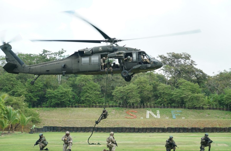 美国海豹突击队指挥官从直升机坠亡 曾在特种部队服役20年