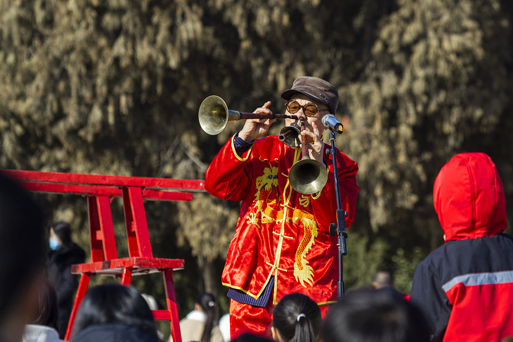 立春时节各地举行民俗活动闹新春