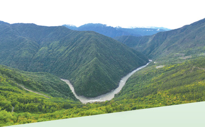 墨脱县境内的雅鲁藏布江。扎 洛摄（人民视觉）