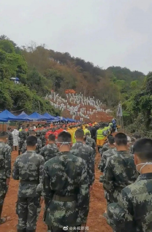 默哀鸣笛图片