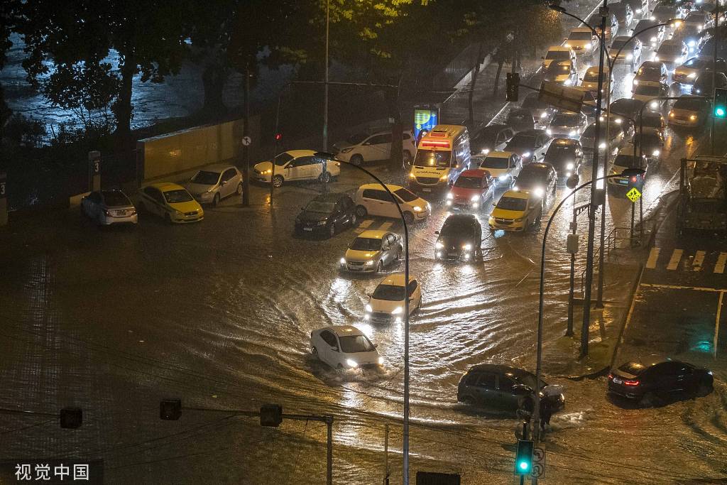 巴西里約熱內盧遭遇暴雨侵襲引發城市內澇