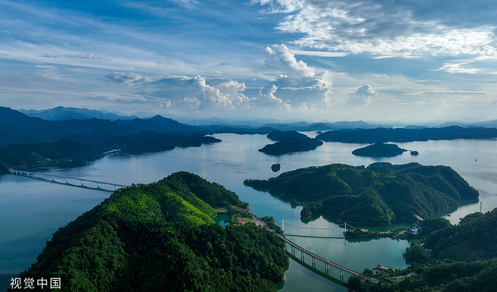 浙江淳安千島湖呈現藍色湖光