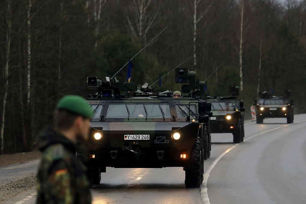 德国国防装甲车进入立陶宛
