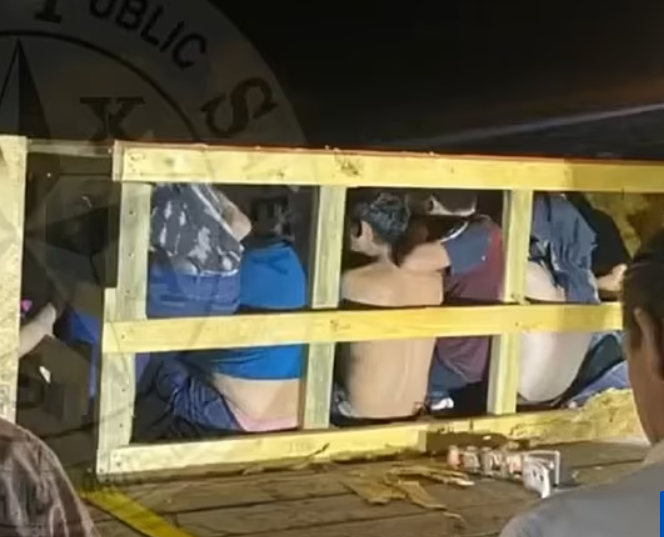 美边境21名非法移民藏木箱偷渡（美国得克萨斯州公共安全部）