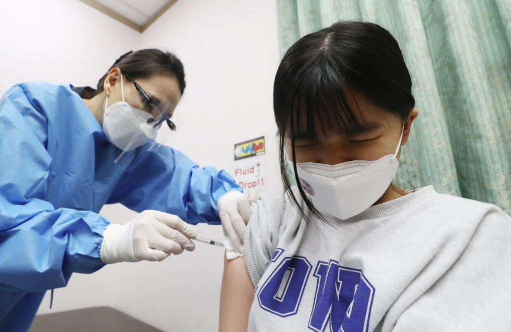 韩国光州，民众接种新冠疫苗。（资料图）