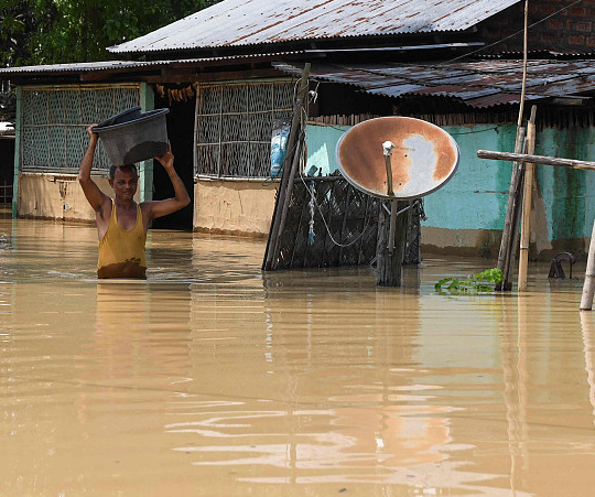 印度阿拉姆邦莫里冈区，暴雨过后造成路面大面积积水。（资料图）