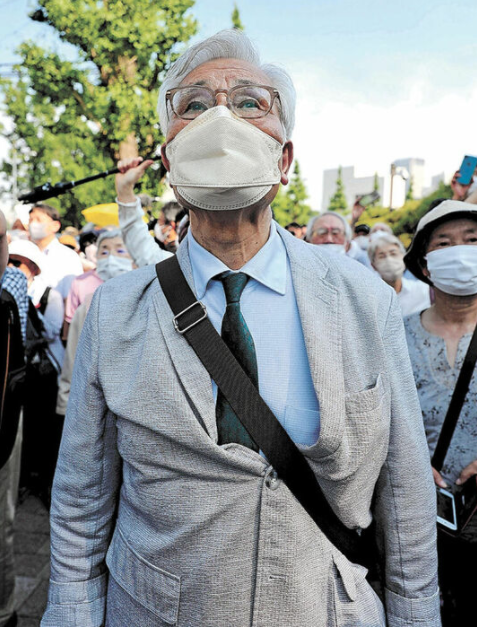 民众在日本最高法院前怒斥判决结果有违正义（《河北新报》）