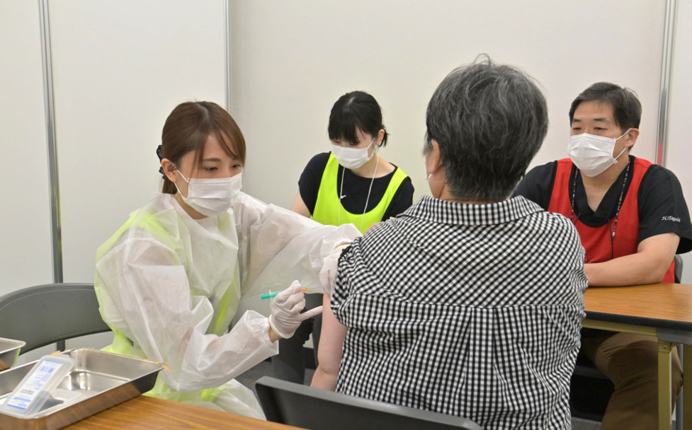 日本民众接种新冠疫苗（资料图）