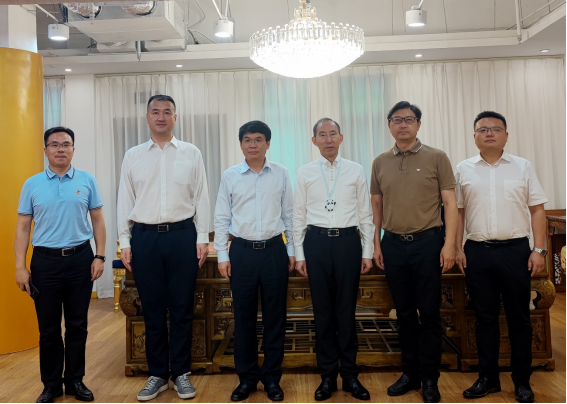 中国国际文化传播中心执行主席龙宇翔与重庆市铜梁区书记谭庆会谈669.png