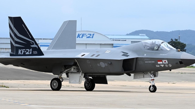 7月6日，韩国KF-21战机进行地面滑行测试（韩联社）