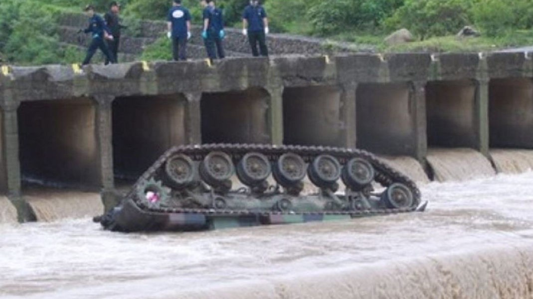 2016年，CM11坦克翻覆坠溪