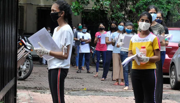 印度参加医科考试的女学生（“今日印度”）