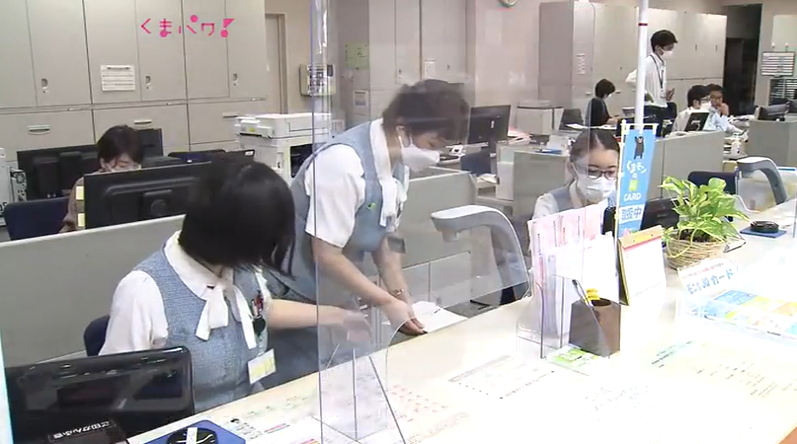 熊本肥后银行将试行女员工穿私服上班制度（“熊本朝日放送”报道截图）