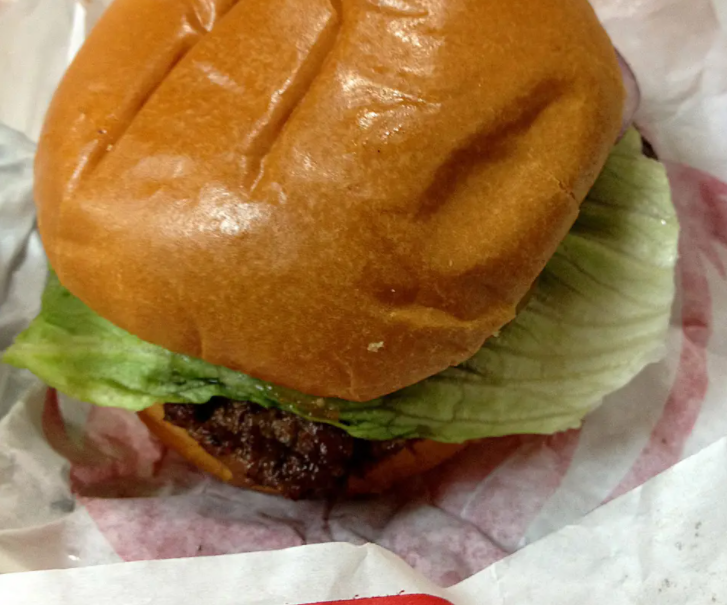 81%的患者称他们发病前吃过温迪餐厅的汉堡和生菜三明治（《纽约邮报》）