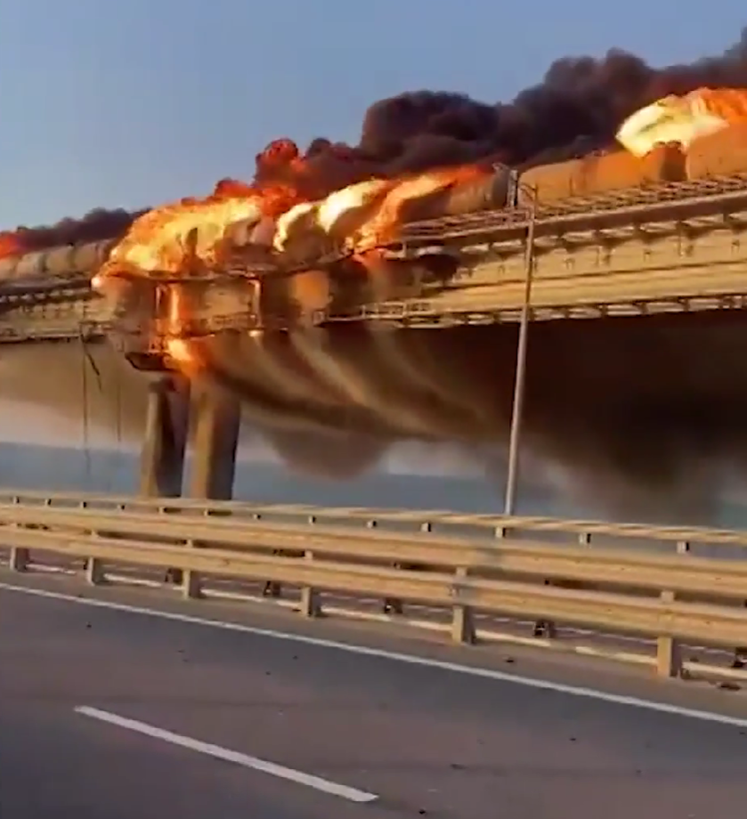 克里米亚大桥起火现场（俄罗斯红星电视台）