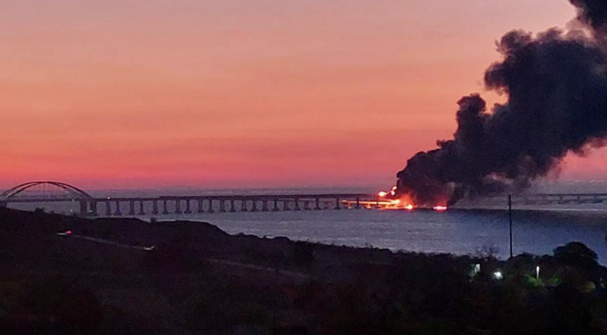 克里米亚大桥起火（图：俄新社）