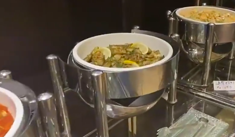 日本队主厨晒出的晚餐图片（社交媒体截图）