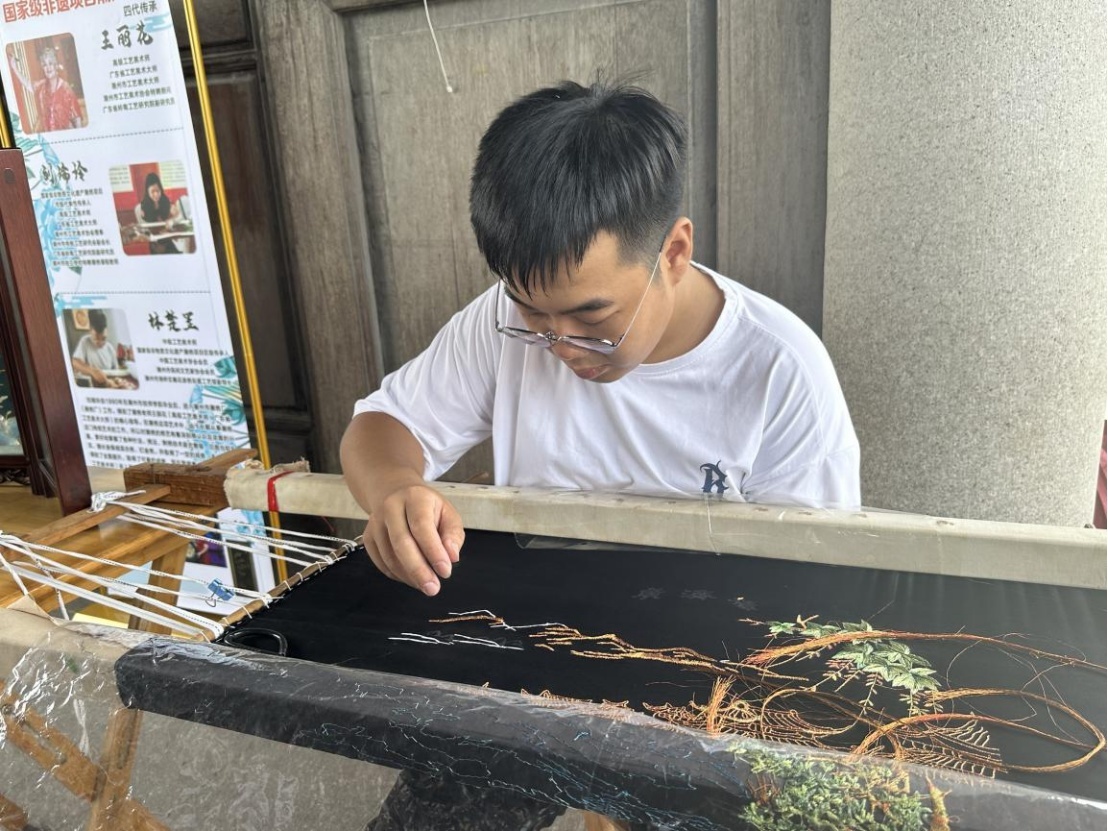 来到潮州，怎能不逛广济桥“桥市”？| 高质量发展调研行・广东站