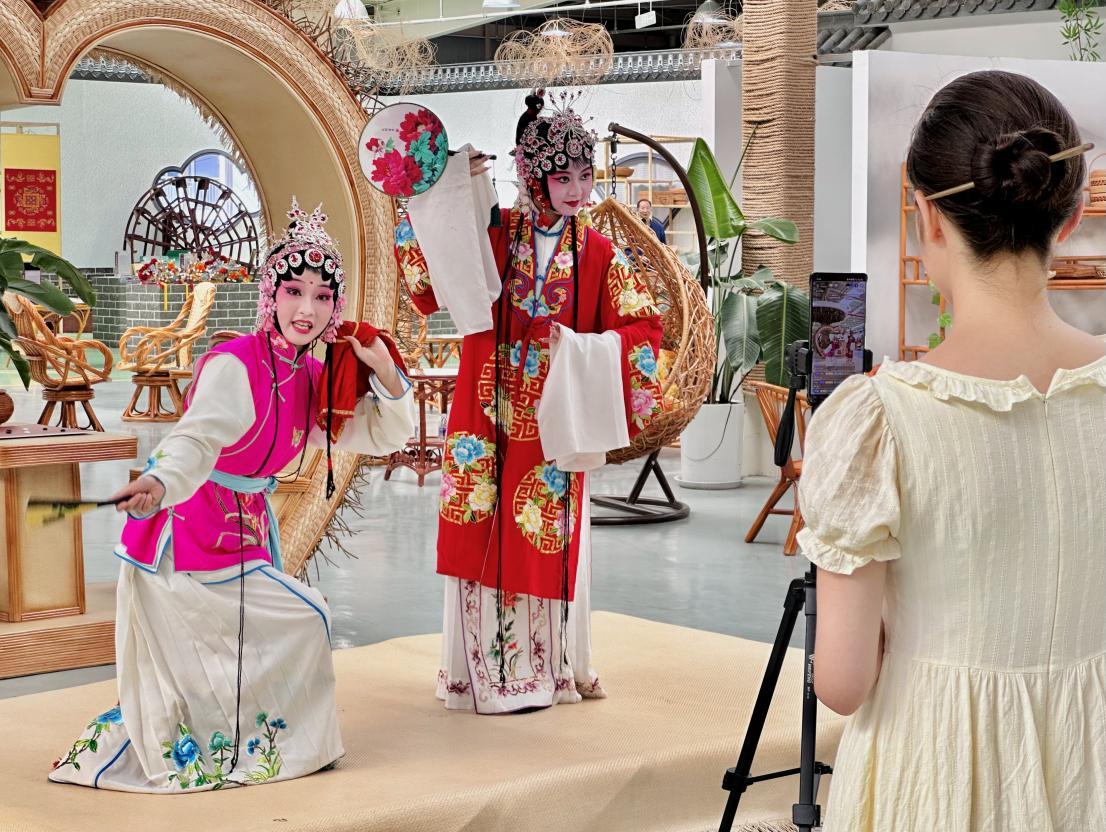 陕西汉中：小小藤条，编出乡亲致富路 | 高质量发展调研行·陕西站