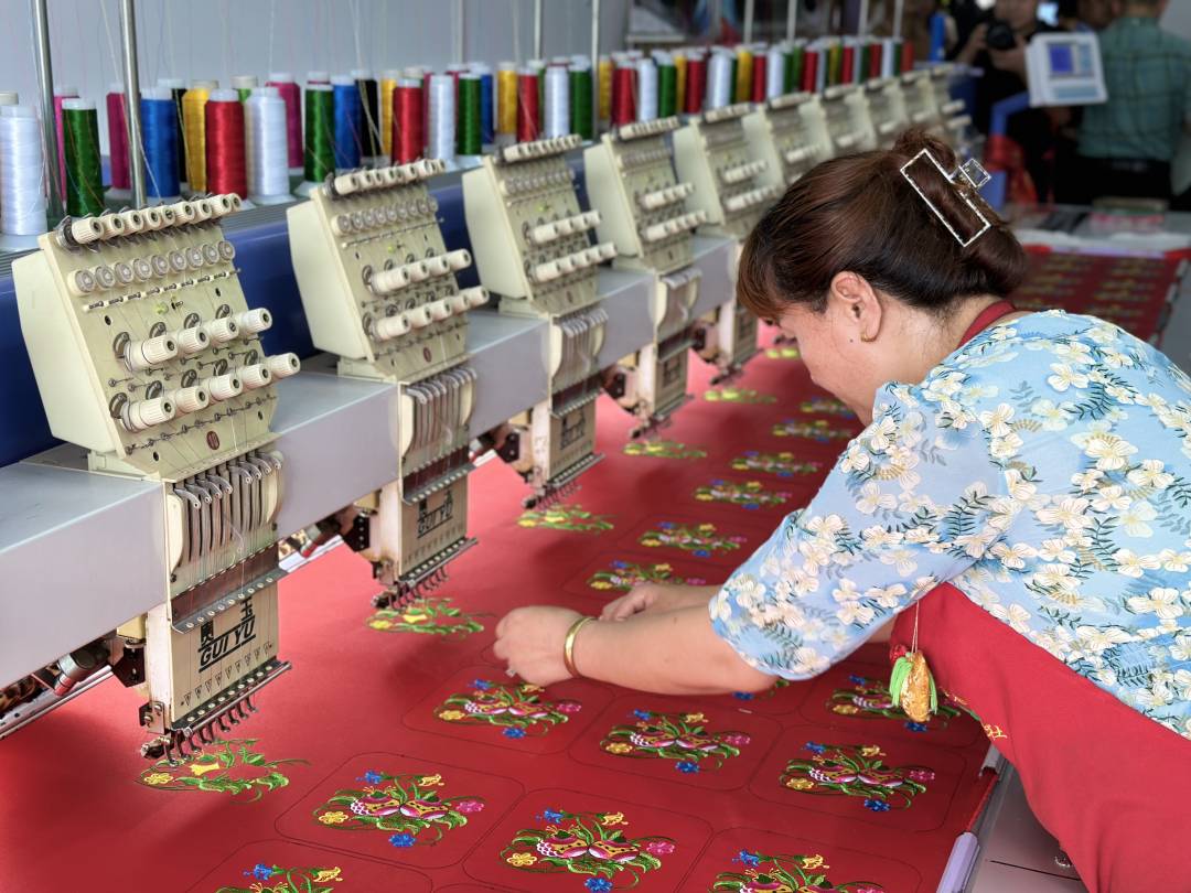 陕西千阳：非遗老手艺，“绣”出新气象 | 高质量发展调研行·陕西站