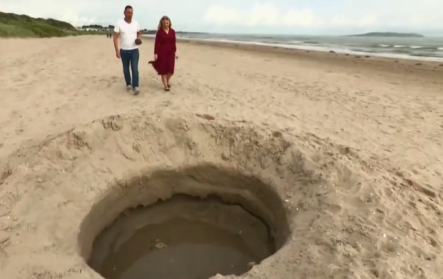 爱尔兰电视台报道“神秘陨石坑” 一天后辟谣“俩小伙子挖的”