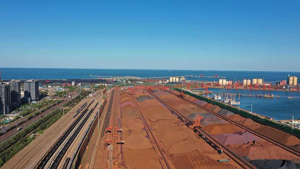  Rizhao, Shandong: Port transportation production is busy and orderly