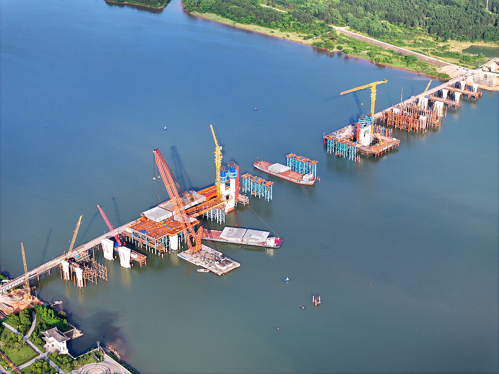  Ji'an, Jiangxi: The construction of Chengjiang Bridge project continues to advance