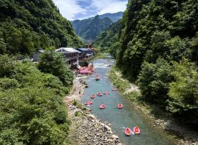 湖北宜昌：九畹溪漂流景区开“漂”迎客