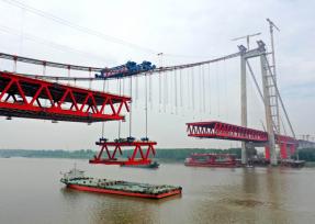 京台高速铜陵长江公铁大桥合龙冲刺