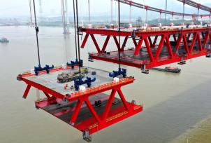 京台高速铜陵长江公铁大桥合龙冲刺