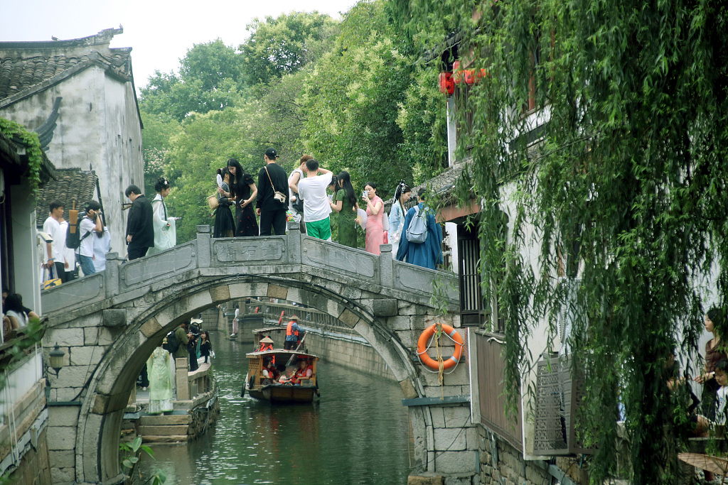 苏州平江路“水上游”为夏日添凉意