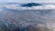 广西梧州：西江航运干线云雾弥漫