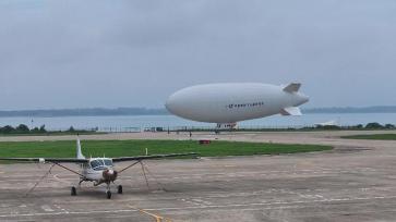 国产载人飞艇AS700完成首个应用场景演示飞行