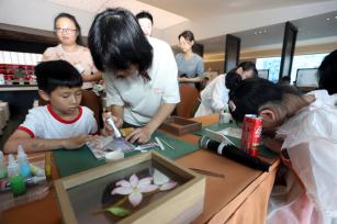 苏州：儿童体验珐琅制作技艺 感受非遗文化魅力