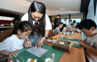 苏州：儿童体验珐琅制作技艺 感受非遗文化魅力